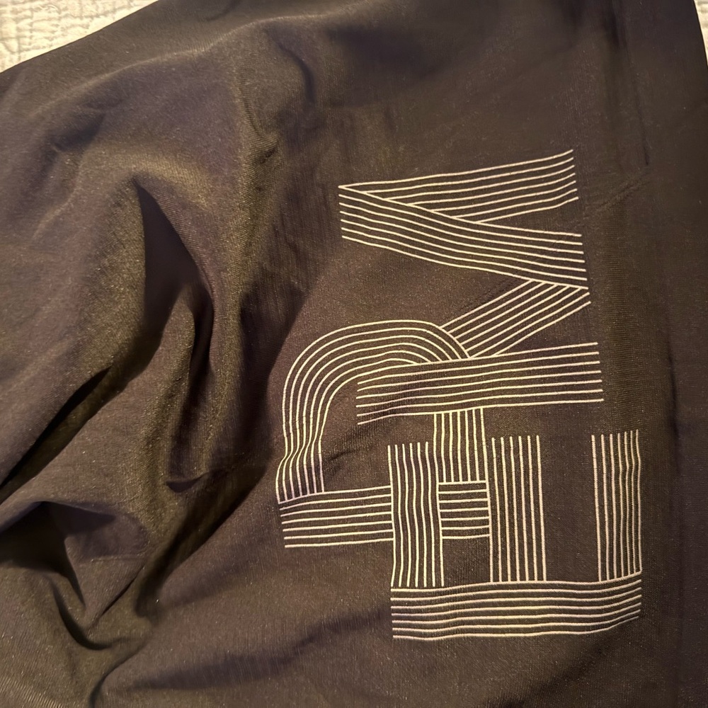 Lululemon men’s Black Short Sleeve Tee with Chest Logo “EDM 10k” rare find - Picture 3 of 5
